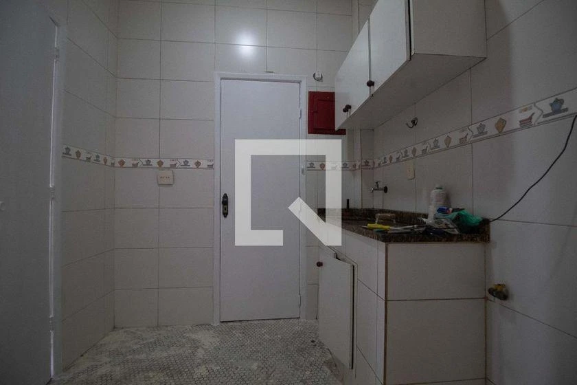 2-bedroom apartment with wood or laminate floors — photo 13