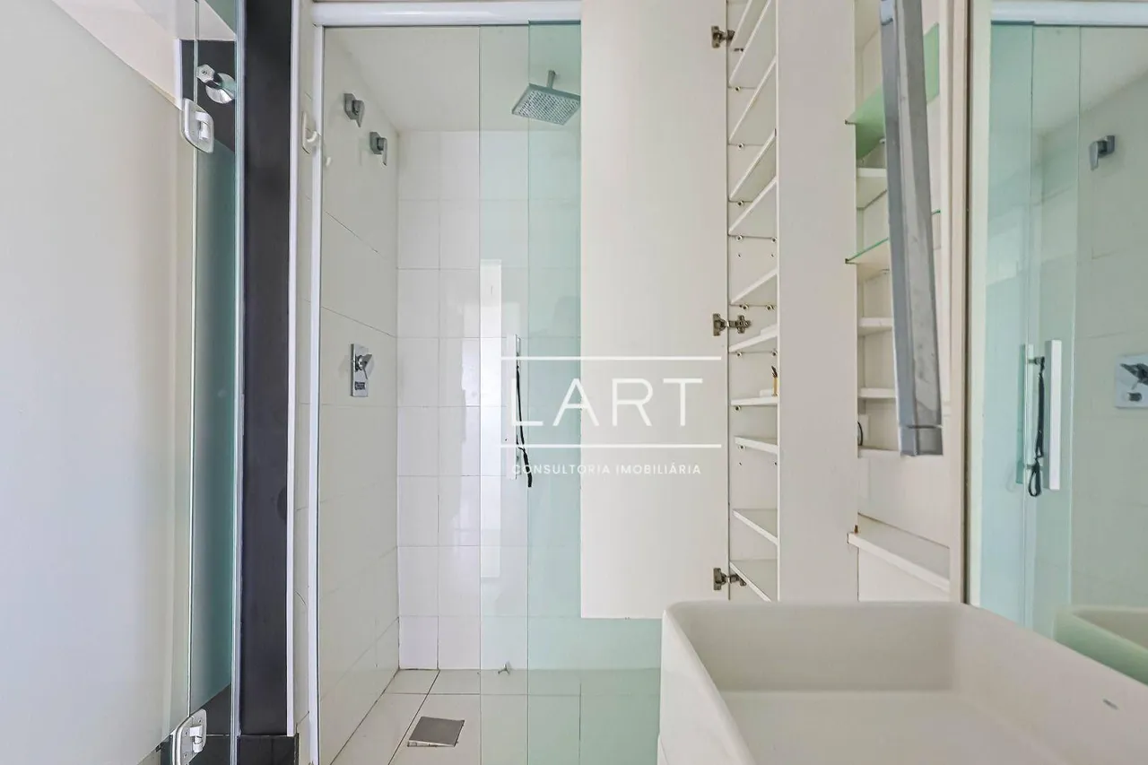 3-bedroom apartment with glassed-in balcony and 160 m² — photo 9