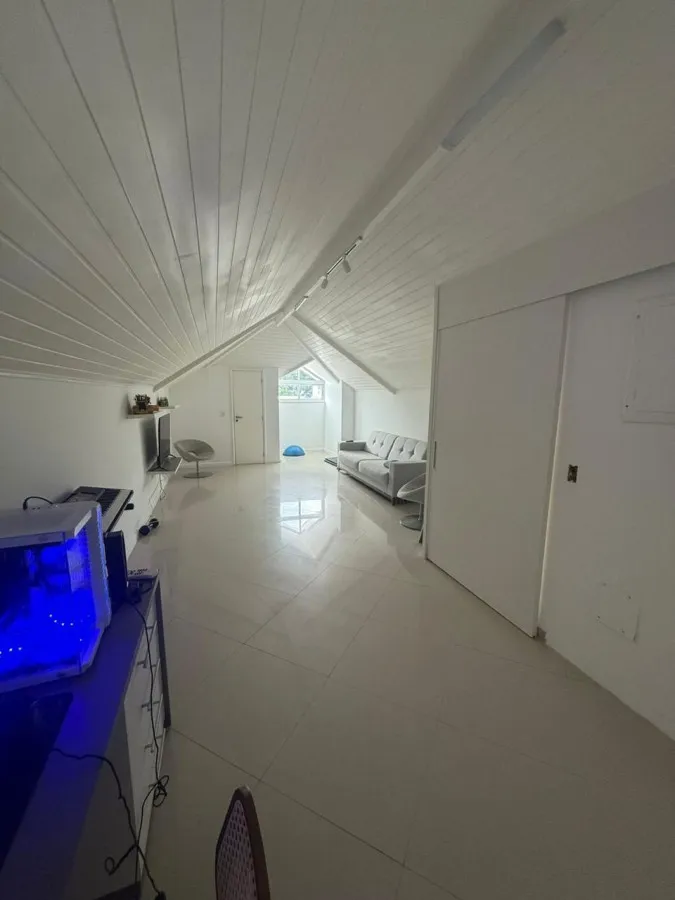 Furnished house with 5 bedrooms and 400 m² — photo 4