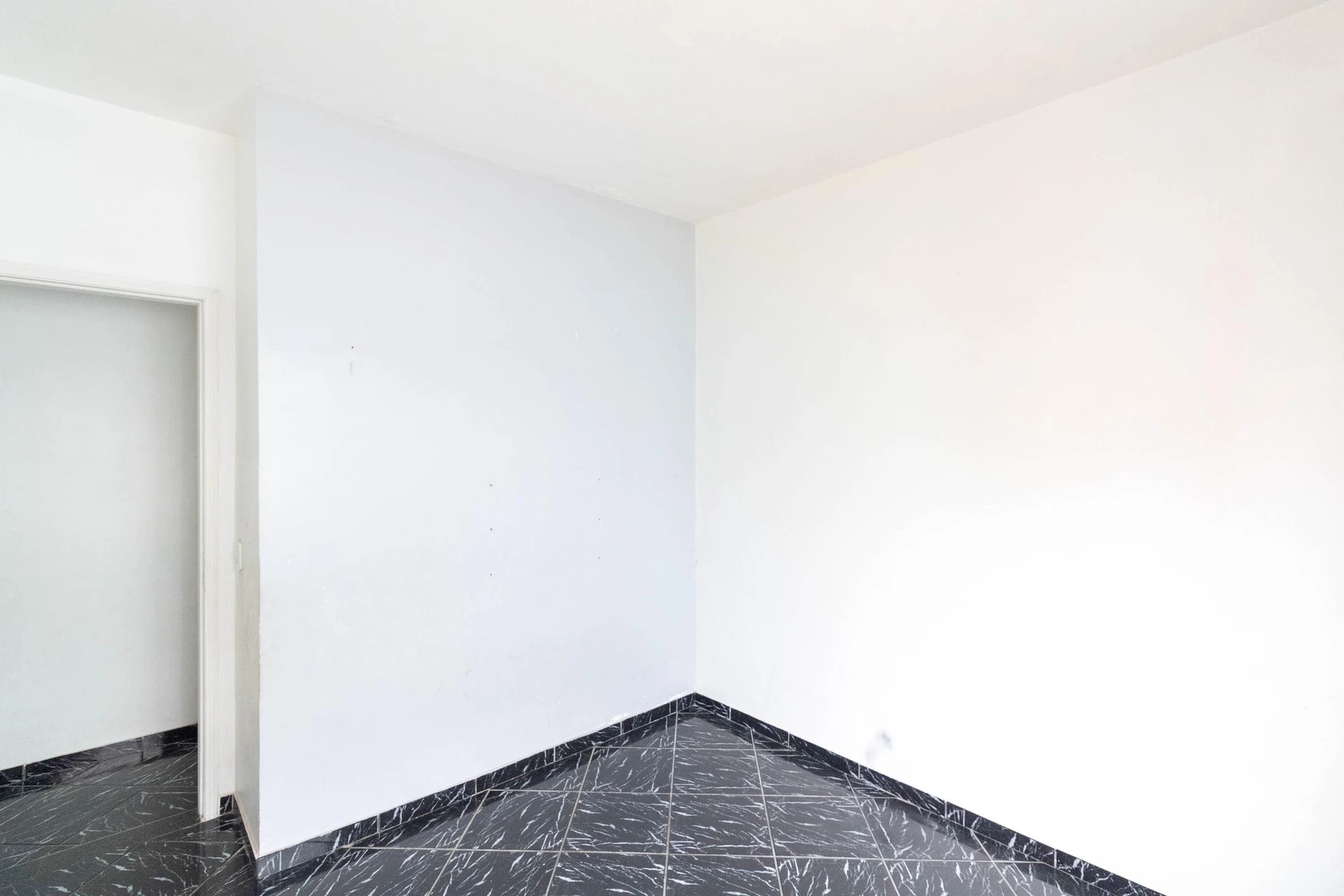 2-bedroom apartment in a building with a gym — photo 34