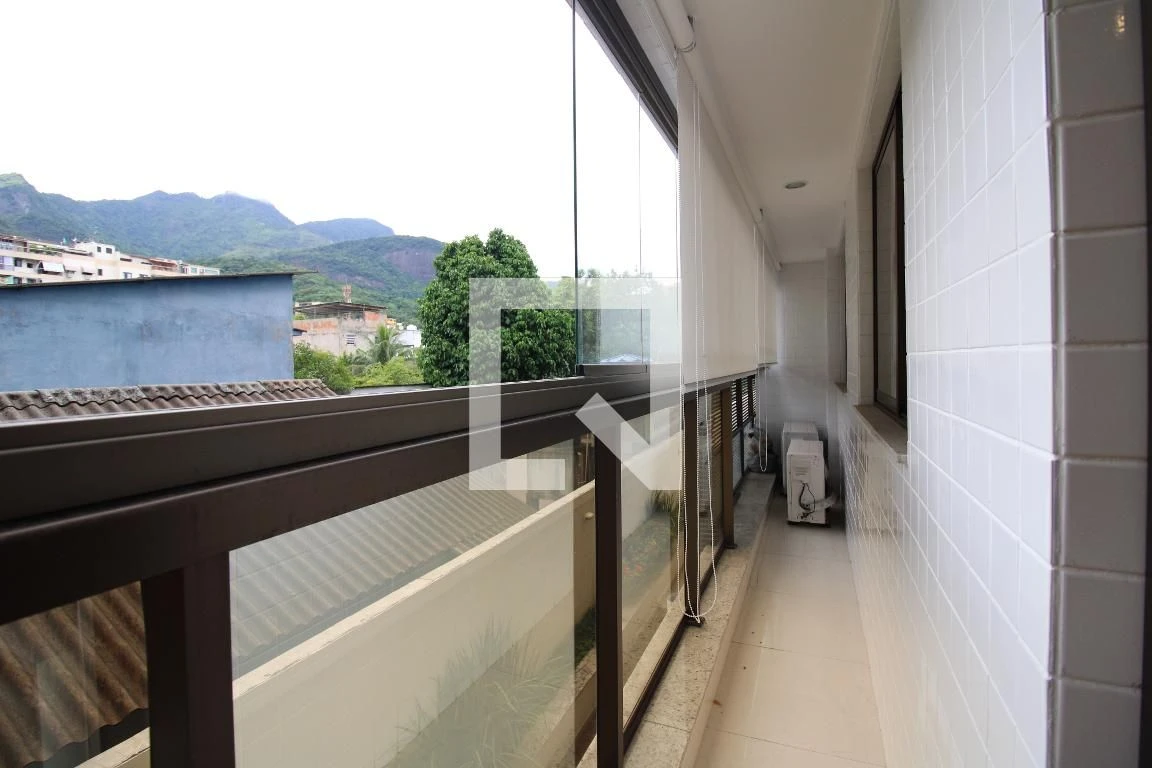 Furnished 2-bedroom apartment with glass balcony — photo 24