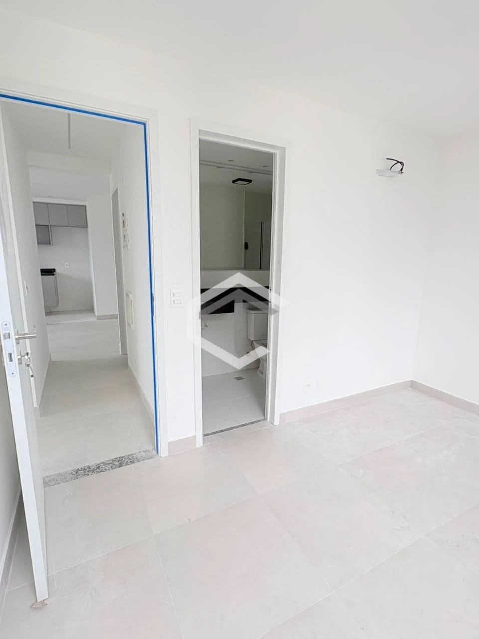 Квартира с 3 спальнями и собственной ванной 60 м²