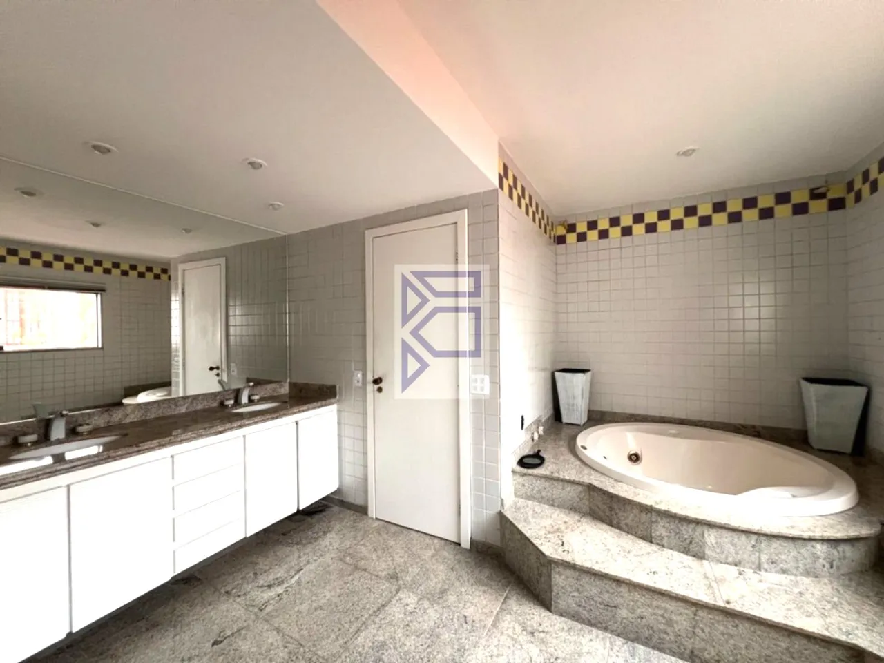 Casa com 5 quartos e 5 banheiros, vaga para 5 carros — photo 4