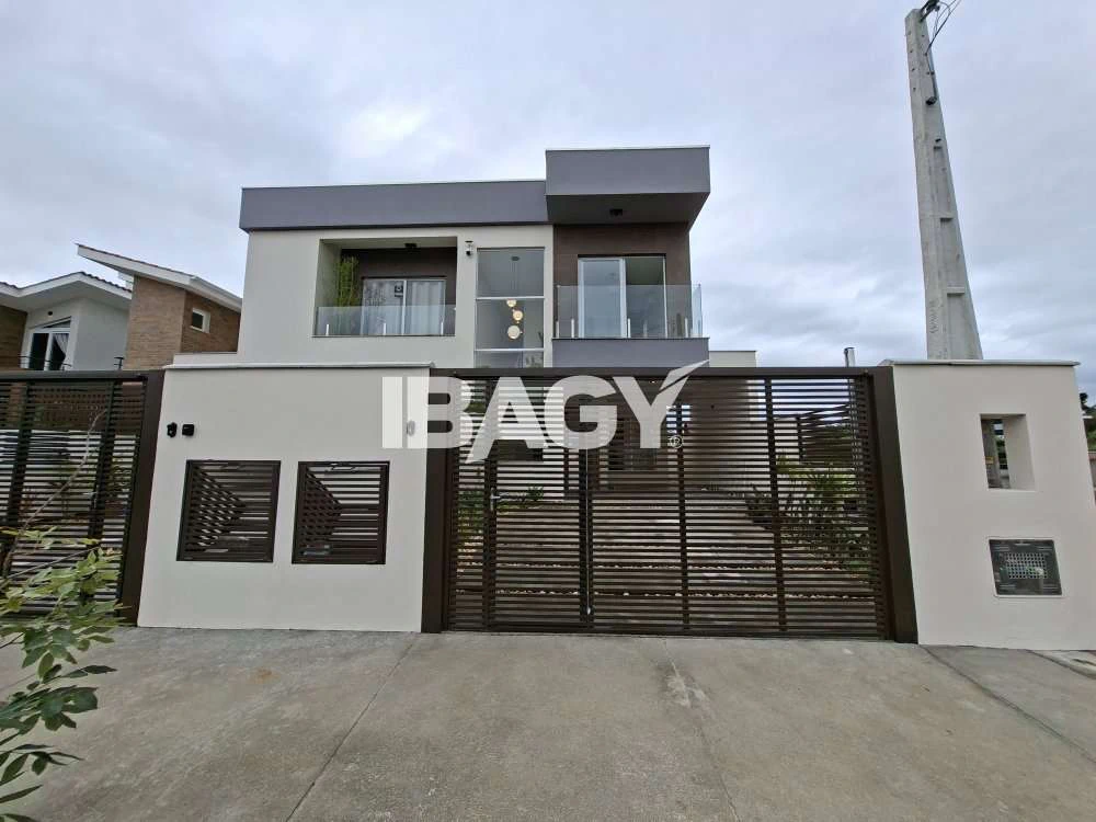 3-suite house with 4 bathrooms and 2 parking spots — photo 3