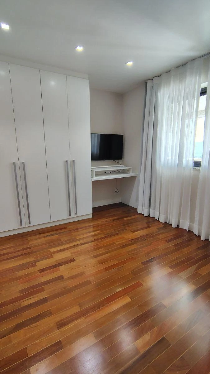 Furnished 249 m² apartment with 3 en-suite bedrooms — photo 23
