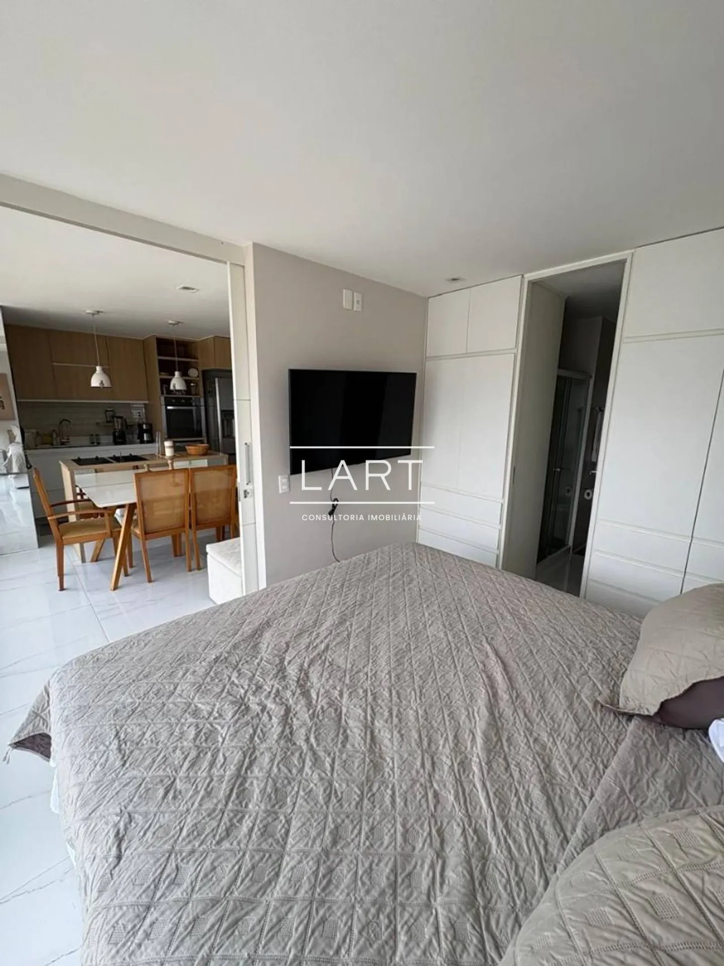 Floor-to-ceiling windows in a one-bedroom apartment, 50 m² — photo 5