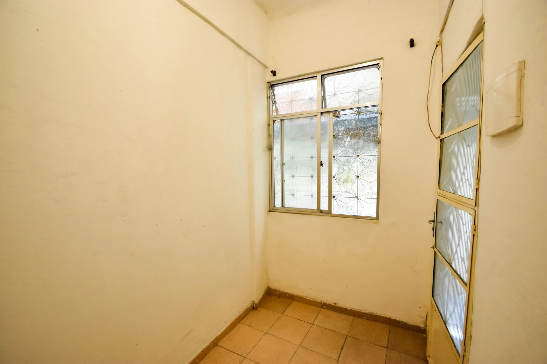 Unfurnished studio with no parking and 1 bedroom — photo 17