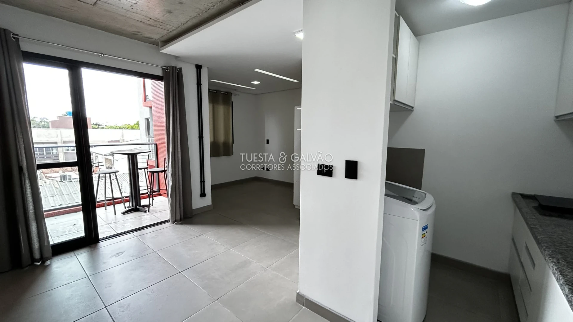 1-bedroom apartment with open-plan kitchen, 47 m² — photo 3