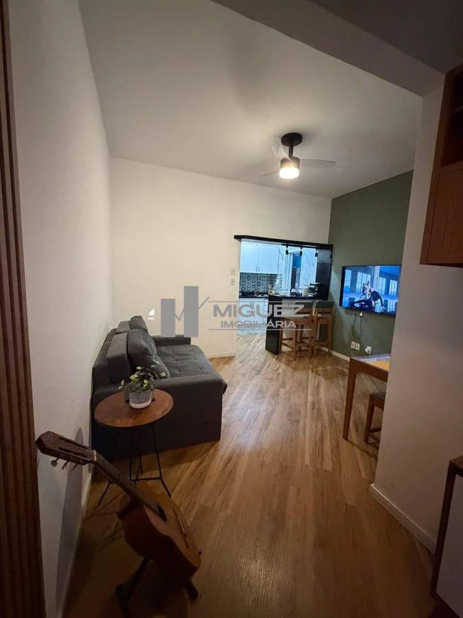 Home office in a 2-bedroom apartment, 68 m²