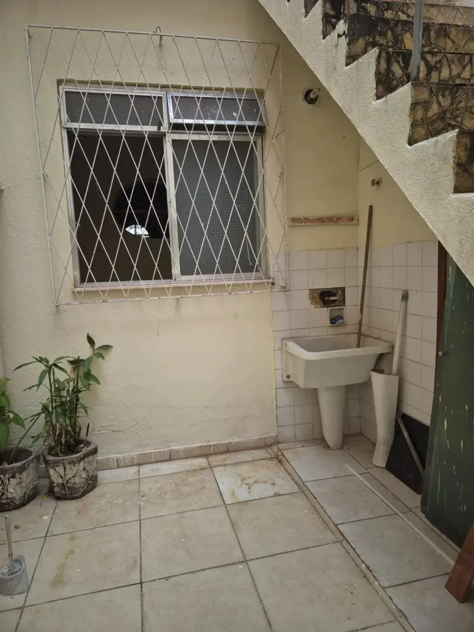 Unfurnished house with 5 bedrooms and 2 bathrooms — photo 8