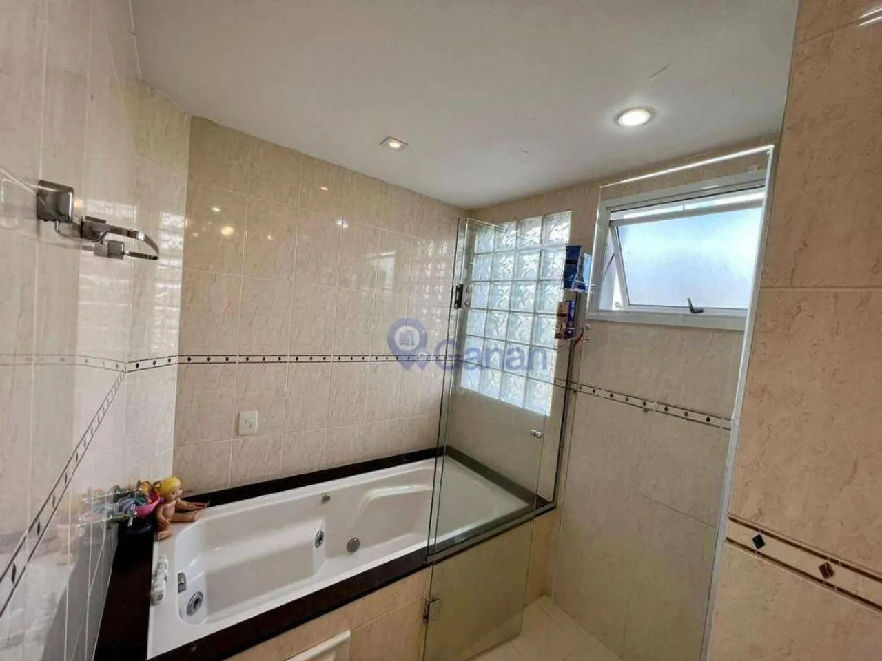 Sobrado mobiliado com 3 quartos, 4 banheiros e 4 vagas — photo 21