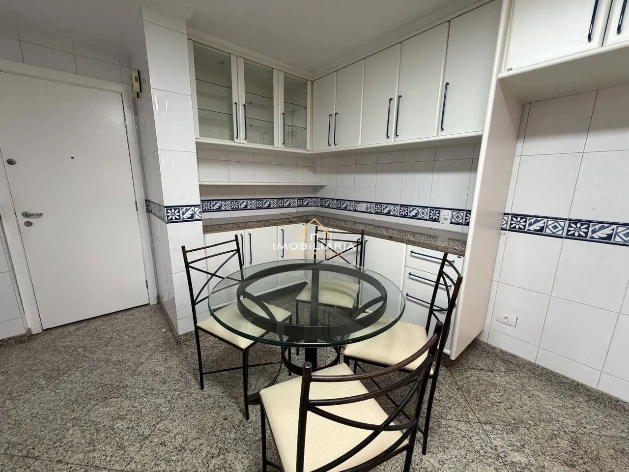 3-bedroom apartment with a home office in Curitiba — photo 24