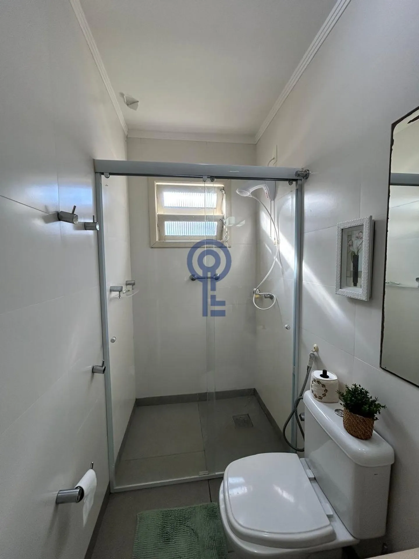 Casa mobiliada com 450 m² e 3 banheiros, 2 vagas