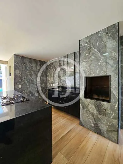House with 4 bedrooms, 5 bathrooms and open-plan kitchen — photo 8
