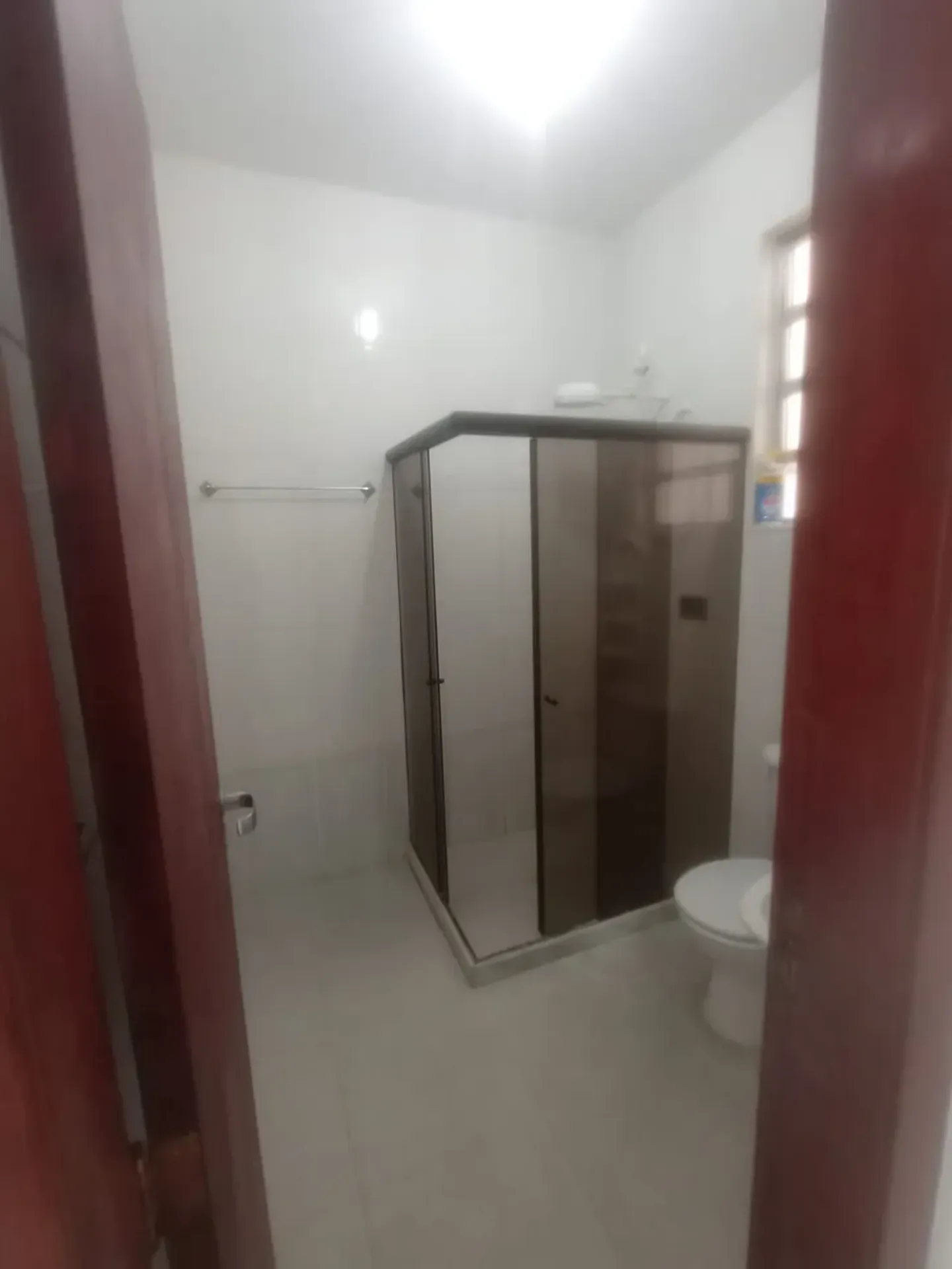 Casa de vila com 2 quartos e banheiro com box de vidro — photo 25