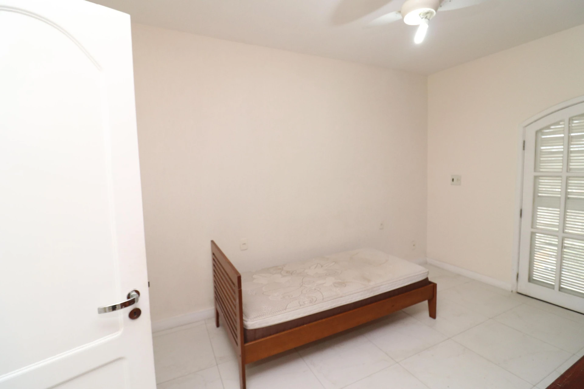 Vestidor y 5 dormitorios: casa de 420 m² — photo 45