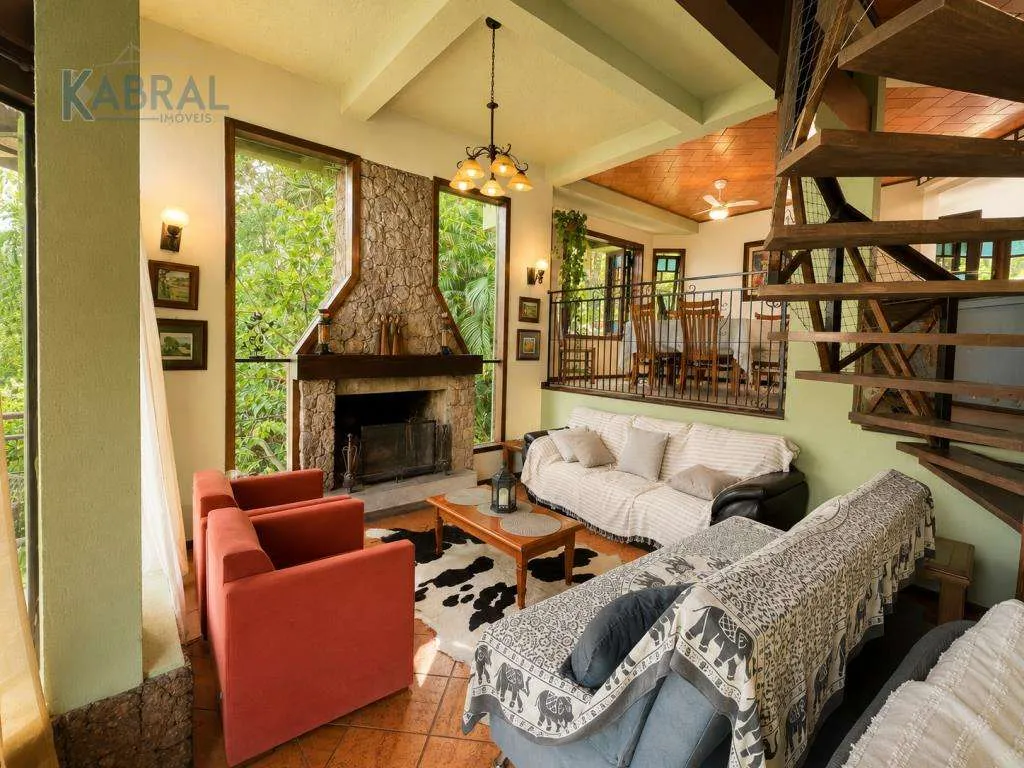 Furnished 250 m² house with 3 bedrooms and 3 bathrooms