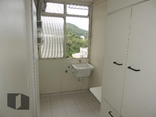 Apartment with 2 bedrooms, 3 bathrooms and mountain views — photo 26