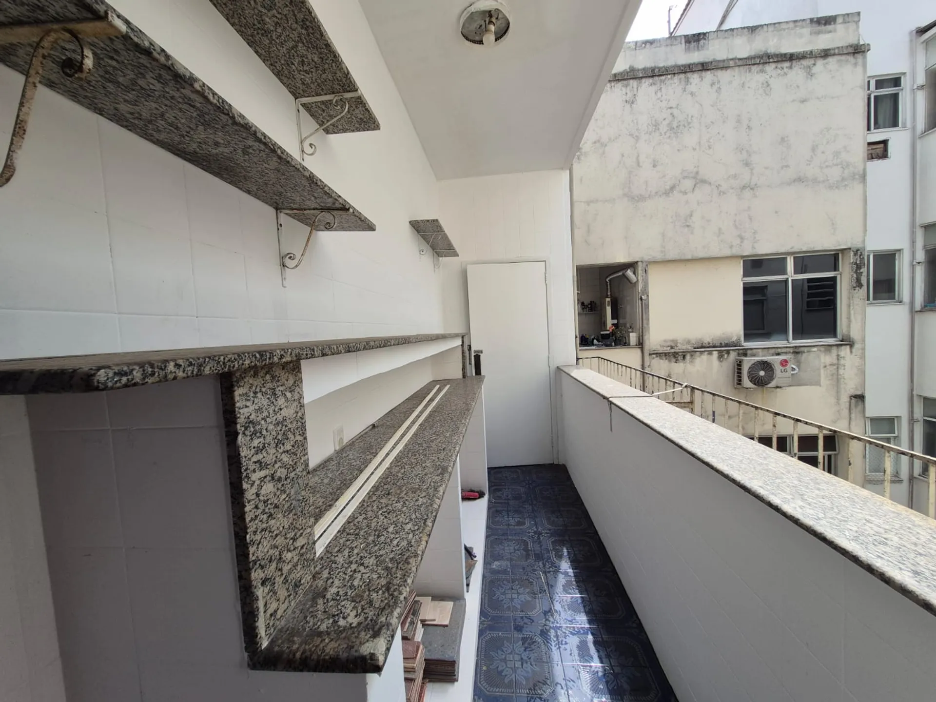 3-bedroom apartment with 3 bathrooms and city views — photo 28