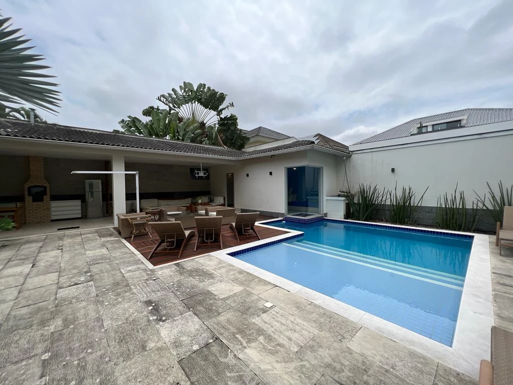 Furnished 700 m² house with 4 en-suites and 4 parking — photo 34