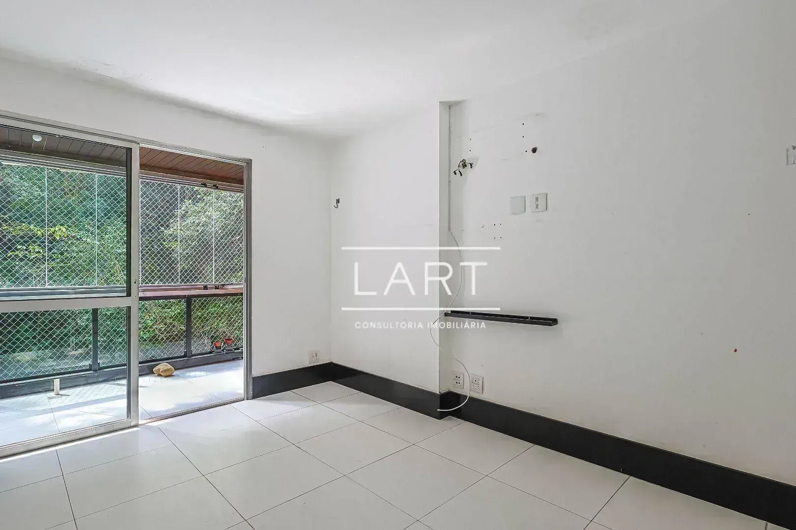3-bedroom apartment with glassed-in balcony and 160 m² — photo 28