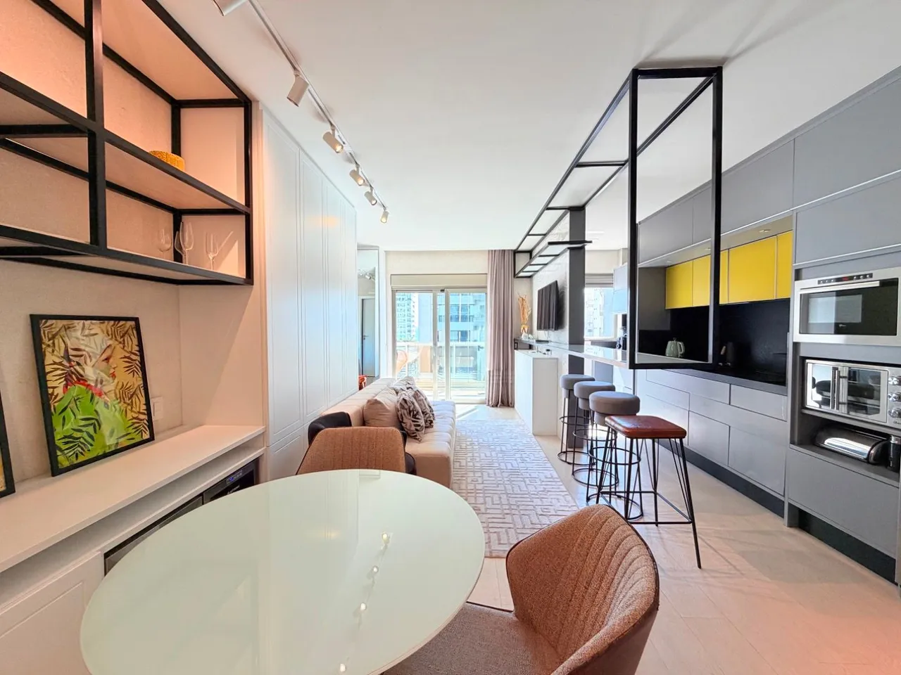 Apartamento amueblado con escritorio de trabajo y 57 m² — photo 2