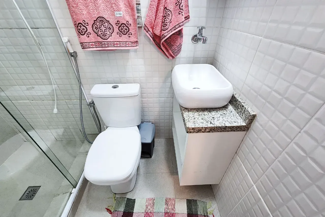 One-bedroom apartment with a washing machine — photo 8