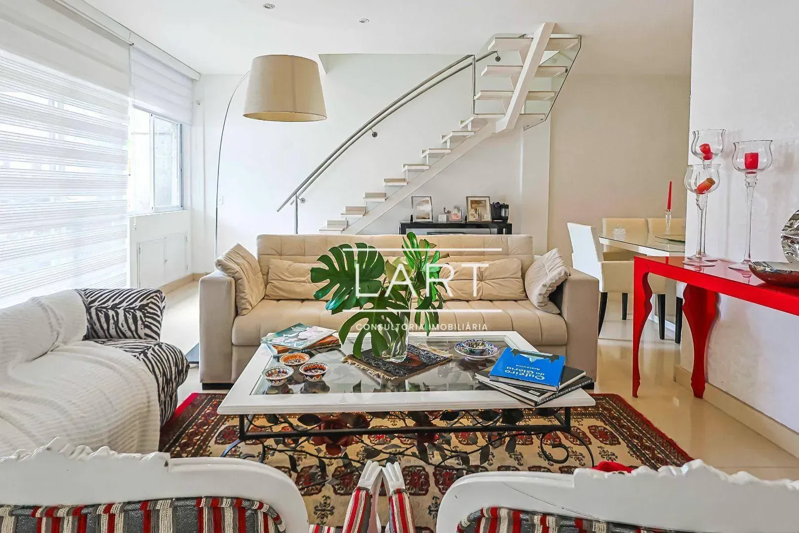 Apartamento com 4 dormitórios e 350 m²; área social ampla — photo 13
