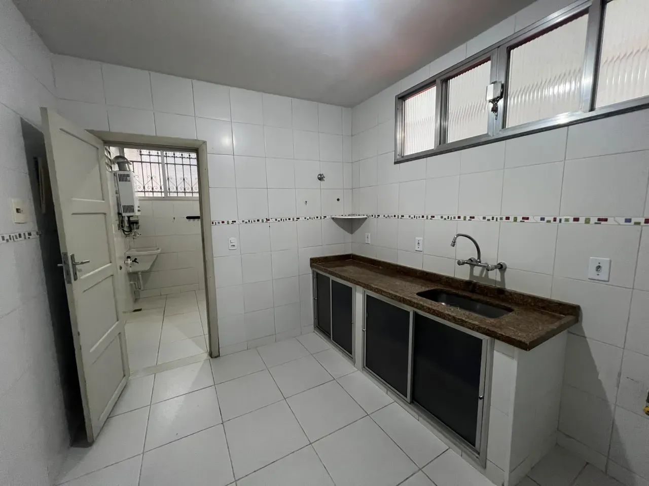 Apartment on the 2nd floor with wood or laminate floors — photo 4