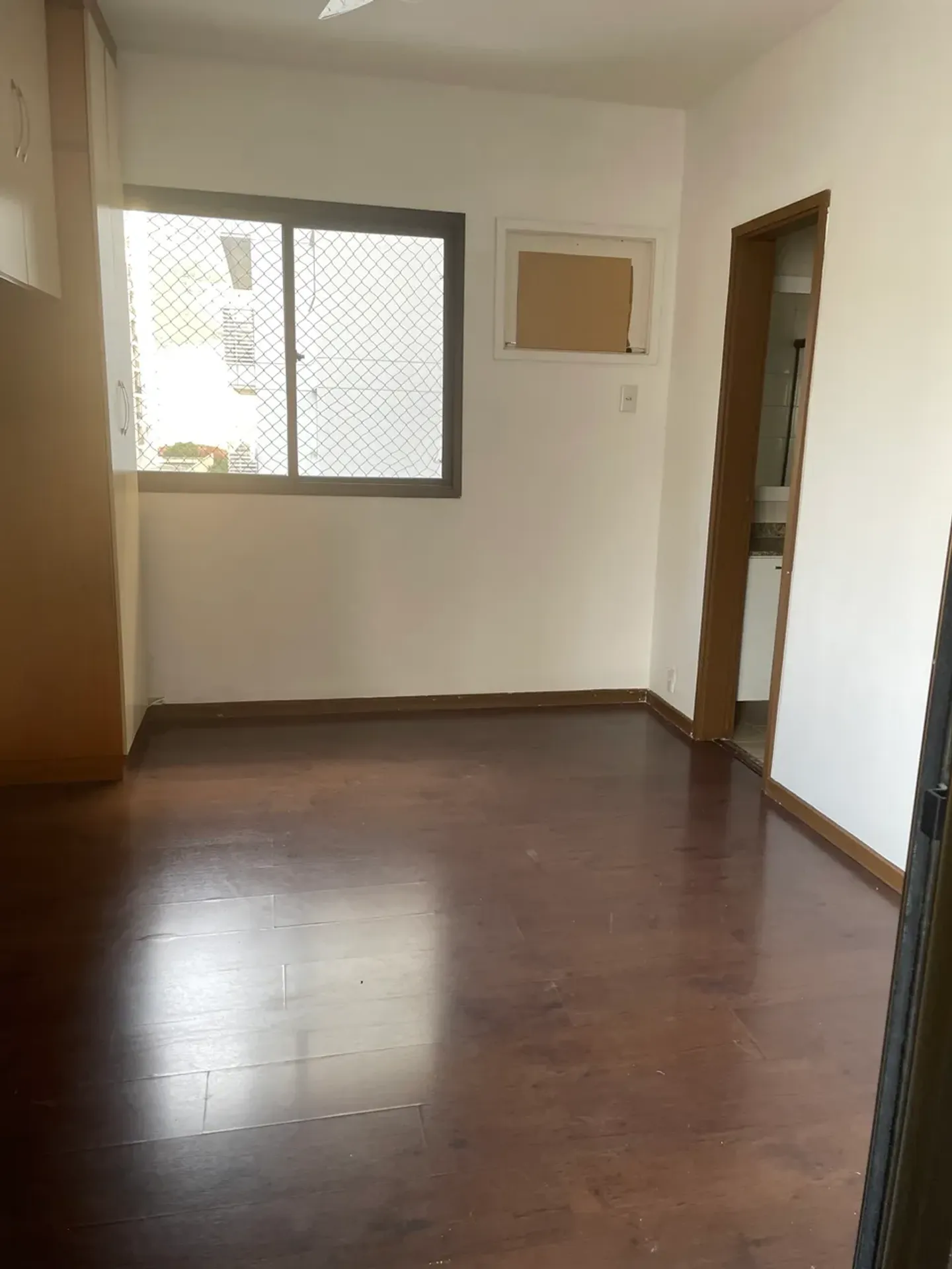 3-bedroom apartment in a building with a pool — photo 4