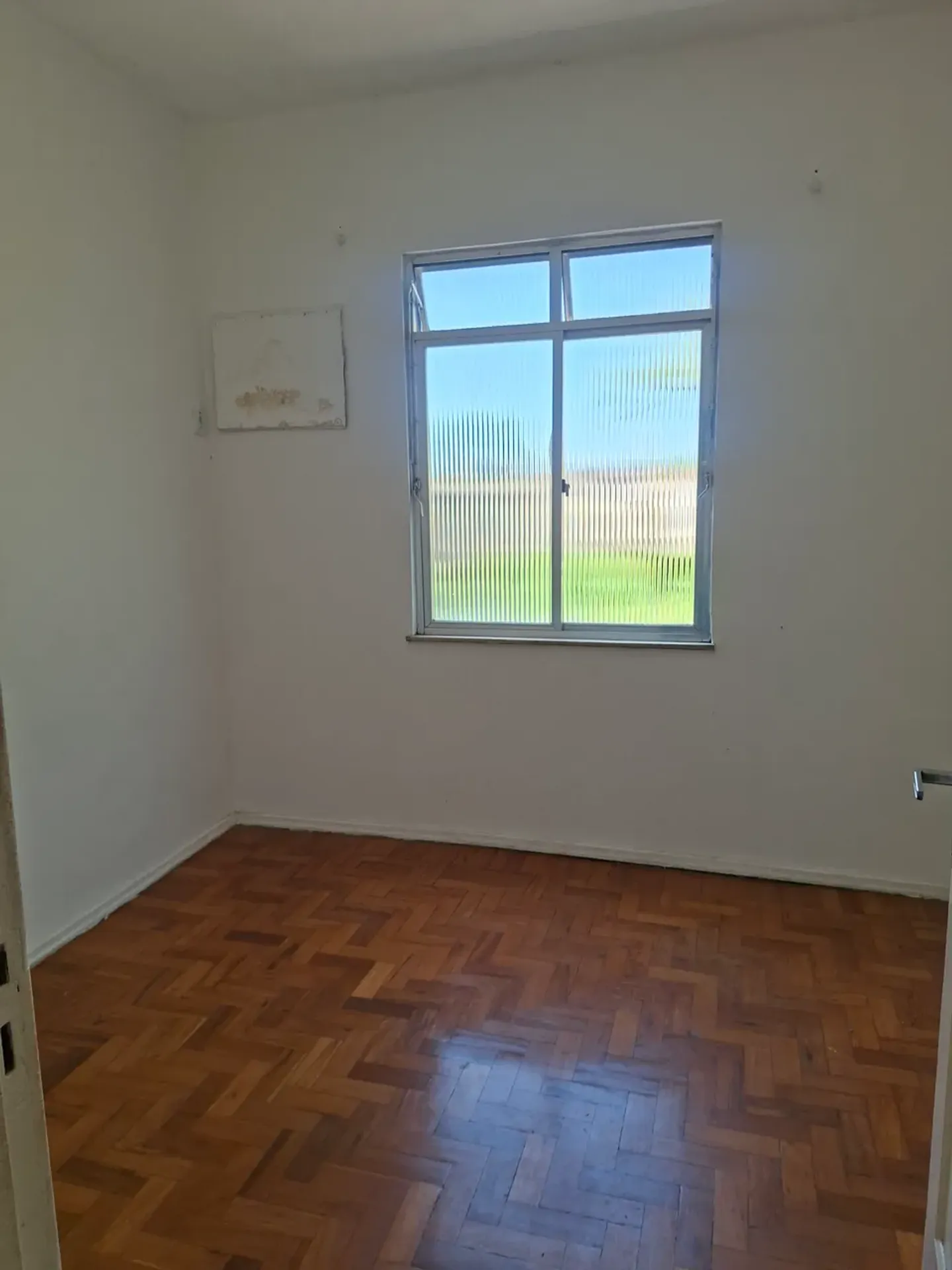 2-bedroom apartment with wood or laminate floors — photo 3