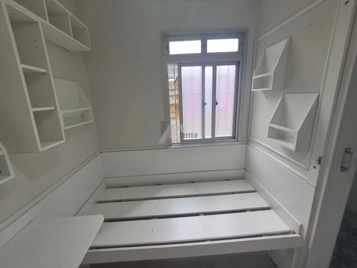 3-bedroom apartment with a glass-enclosed balcony — photo 51