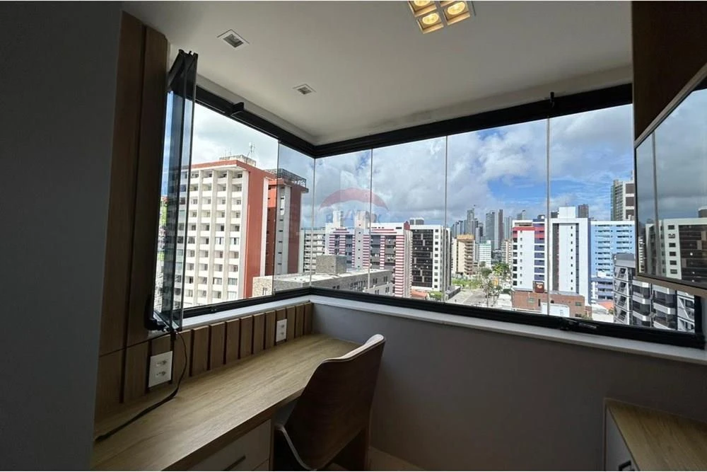 Furnished apartment, 132 m², with a glass-enclosed balcony — photo 23