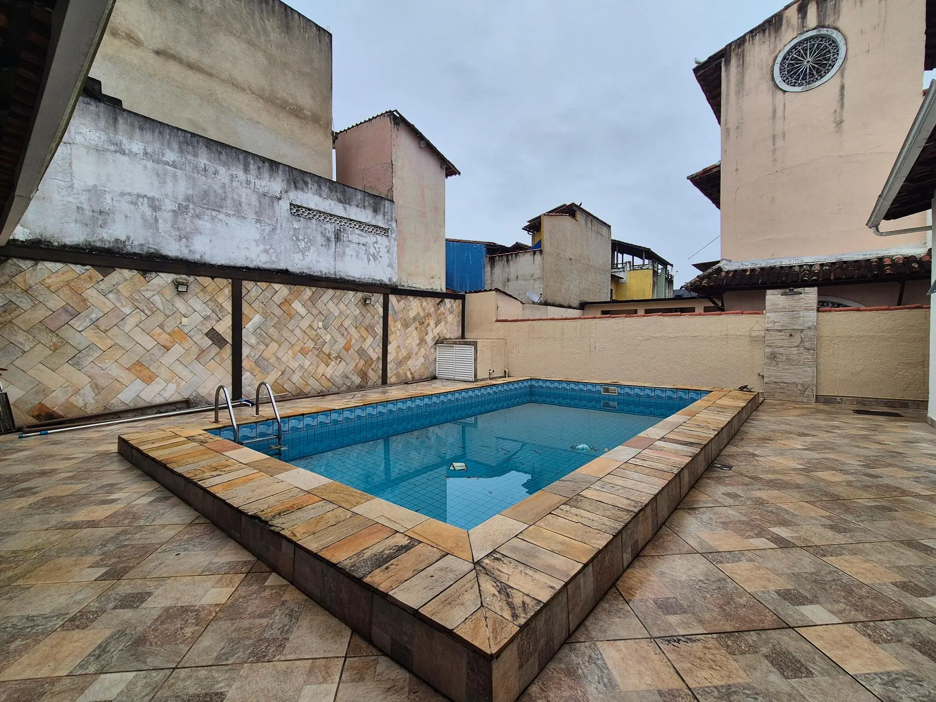Casa em condomínio com 3 suítes e churrasqueira na varanda — photo 37
