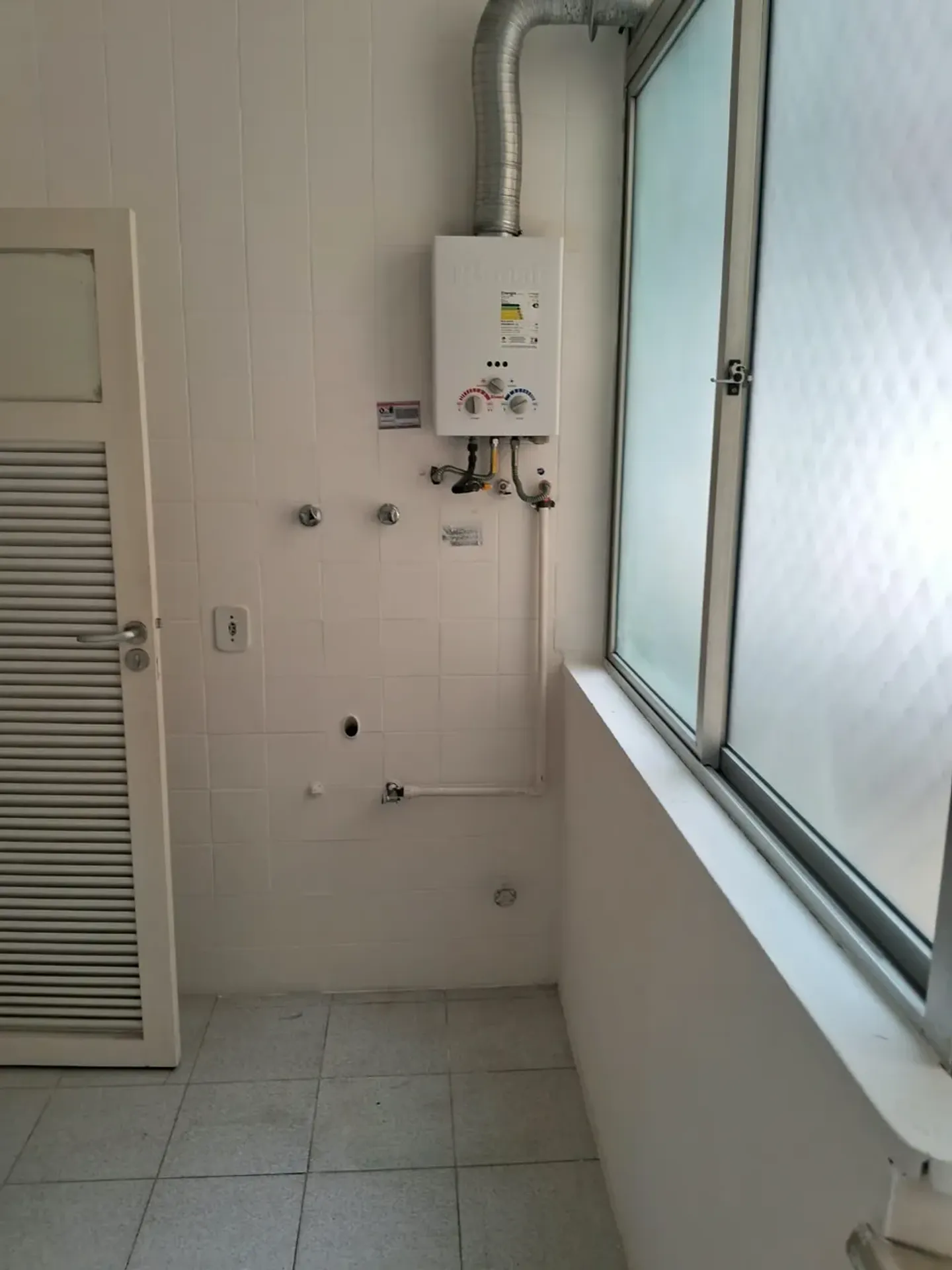 Apartment on the 5th floor with wood or laminate floors — photo 20