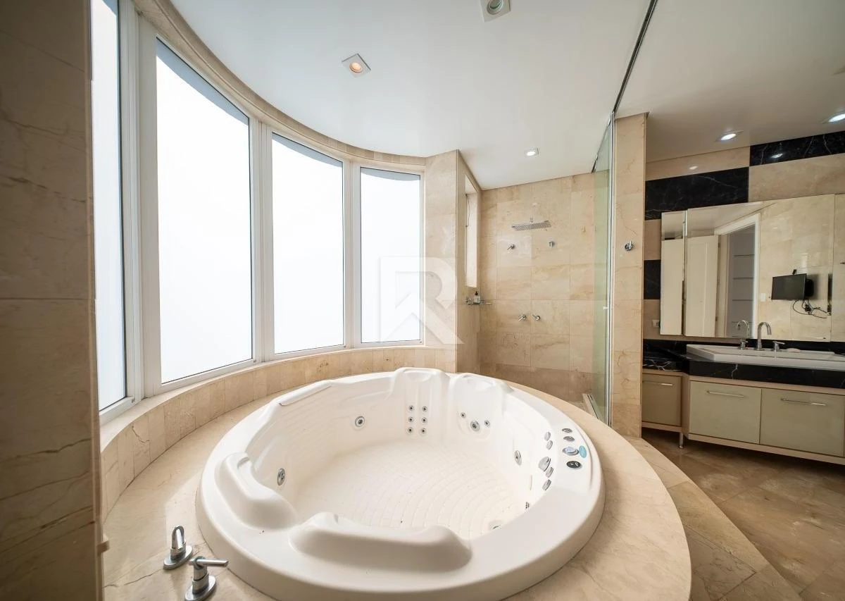 344 m² apartment with floor-to-ceiling windows and a bathtub — photo 7