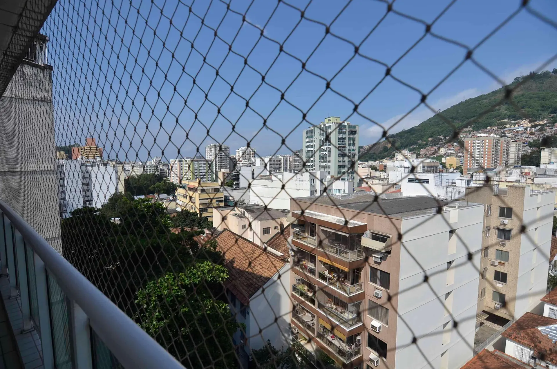 190 m² apartment with a mountain view and a home office — photo 23