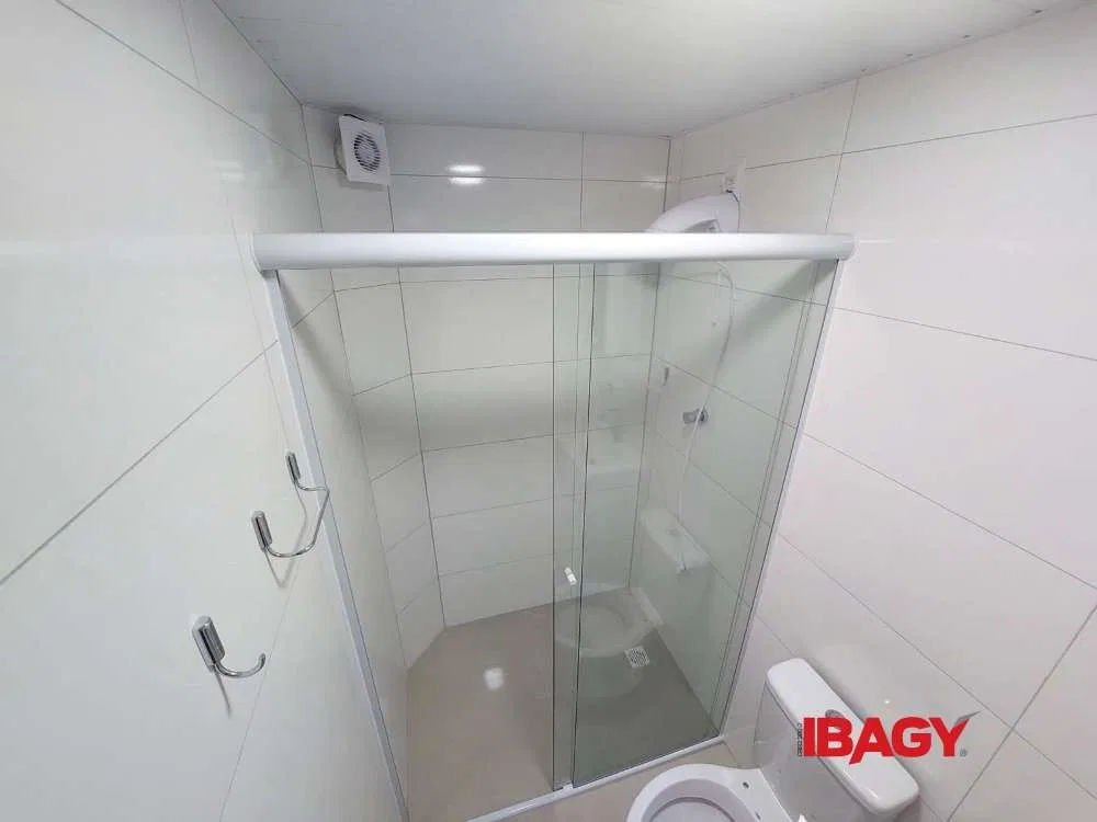 One-bedroom, 24 m² apartment in Florianópolis — photo 6