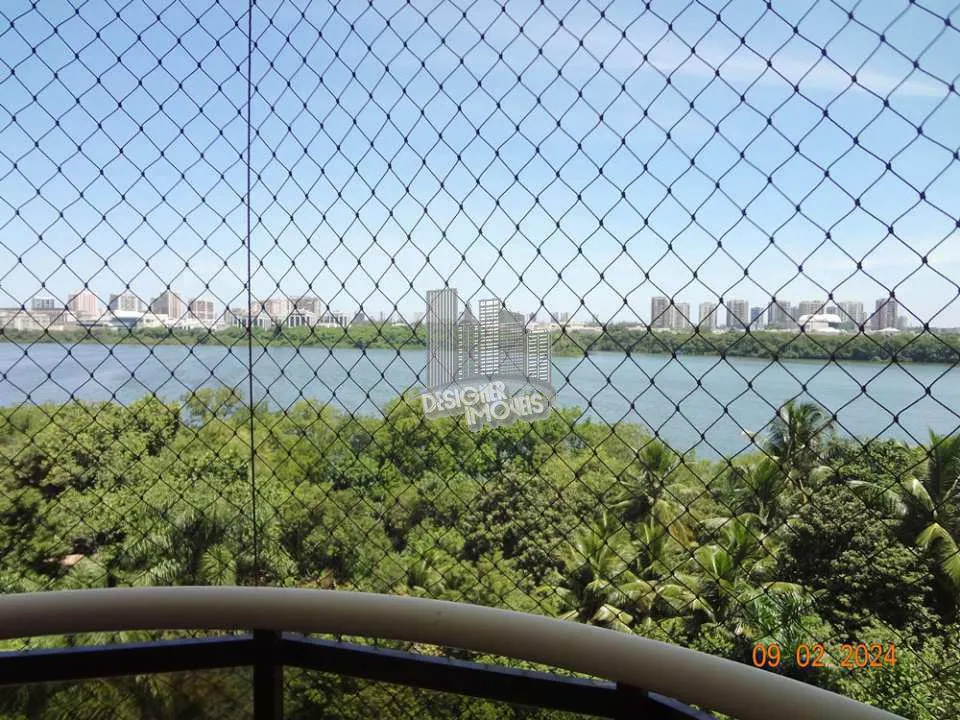 Balcony with a grill in a 3-bedroom apartment, 129 m² — photo 12