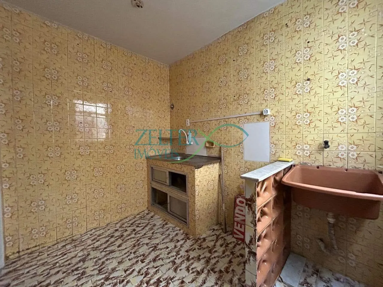 Unfurnished 2-bedroom apartment with 1 parking space — photo 2