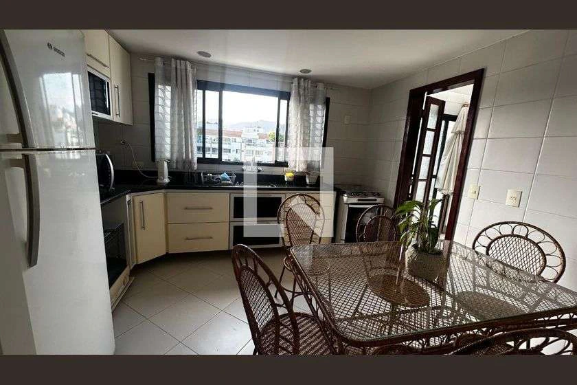 Furnished 203 m² apartment with 2 bedrooms and 2 parking — photo 11