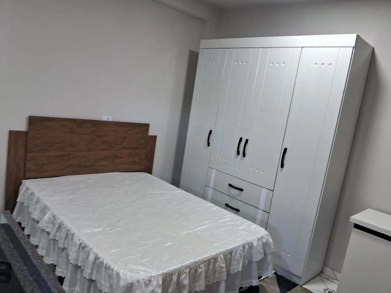 Furnished studio with 1 bedroom and 1 bathroom — photo 20