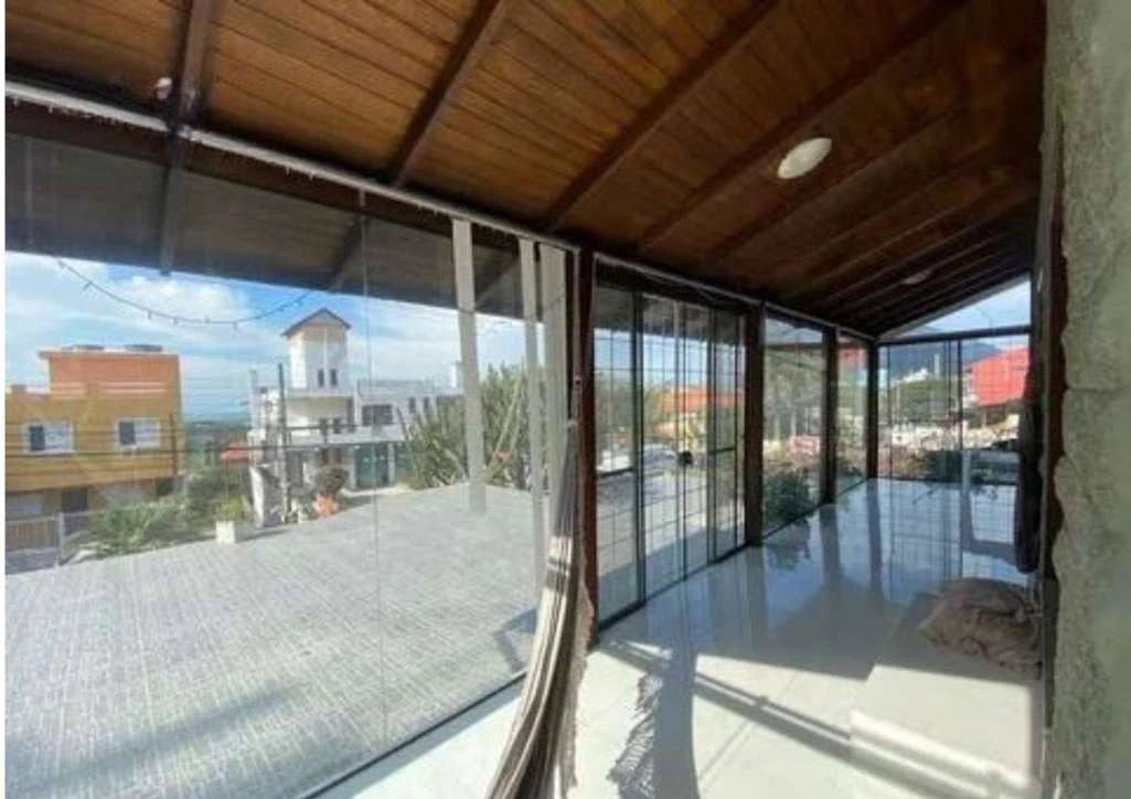 493 m² house with 4 bedrooms and 2 en-suite suites