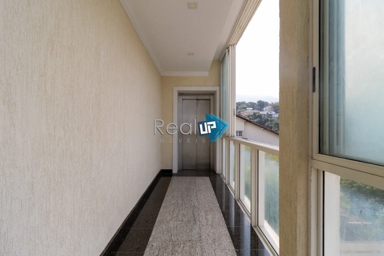 Condominium house with 5 bedrooms and 1081 m² plus laundry — photo 17