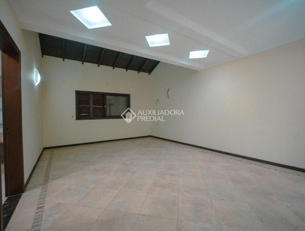1723 m² house with a bathtub and a grill on the balcony — photo 25