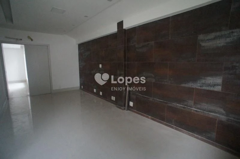 Furnished house, 330 m², with a glass-enclosed balcony — photo 4