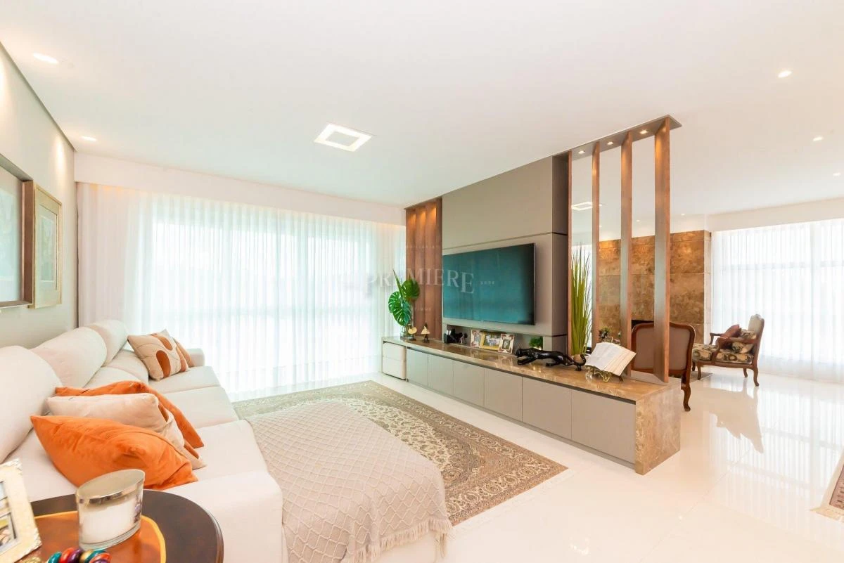 Apartment with 4 bedrooms and 5 baths, with a balcony — photo 7