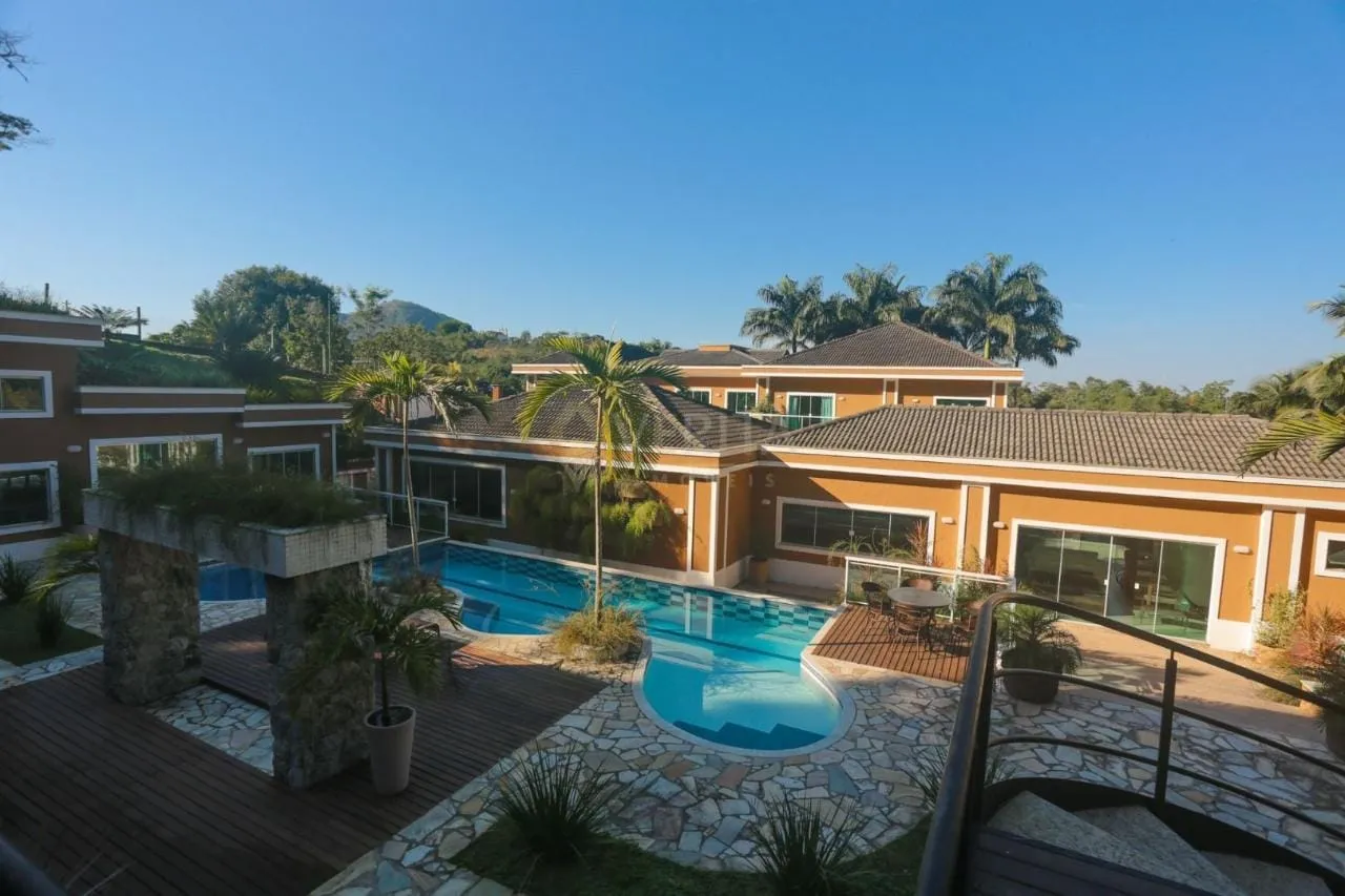 Furnished house with 5 bedrooms and 5 bathrooms, 3200 m² — photo 8