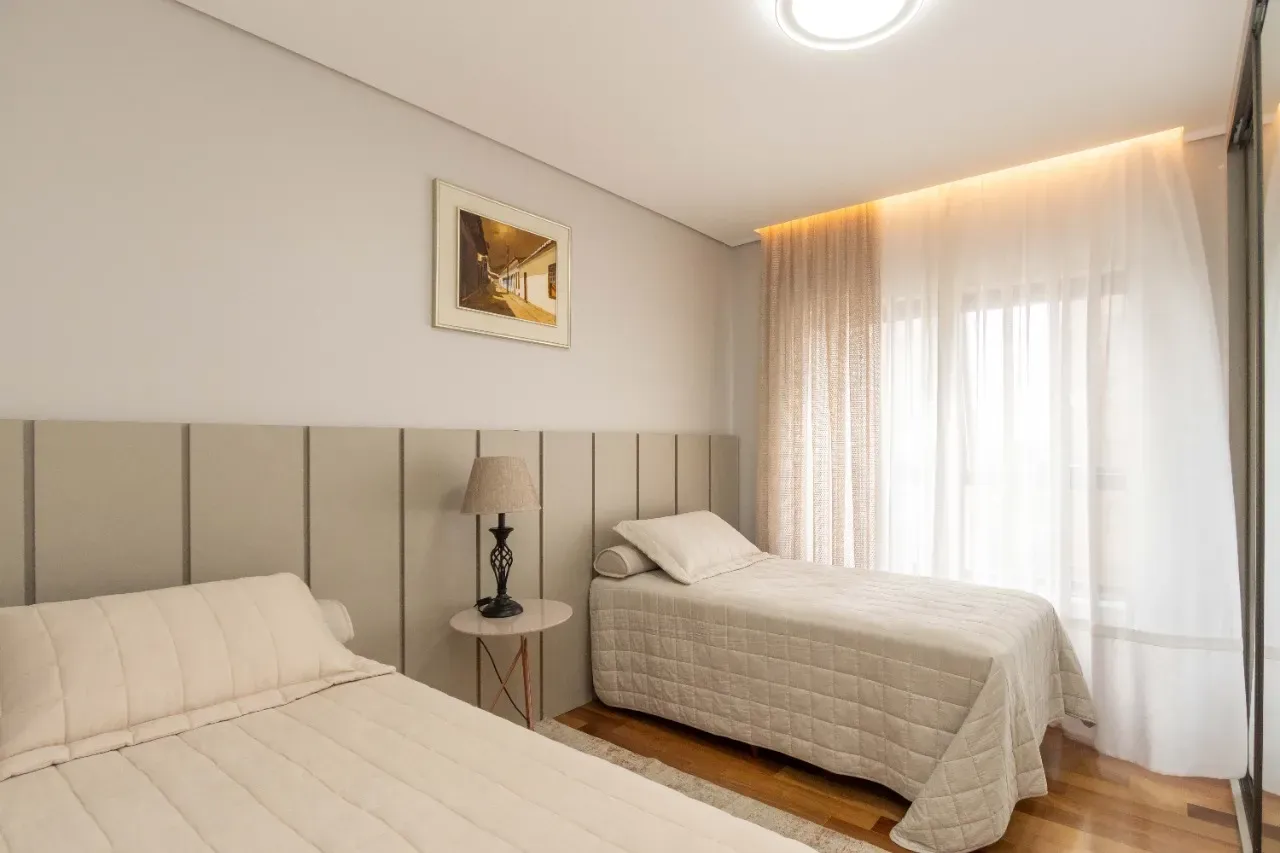 3-bedroom apartment in a building with a gym — photo 12