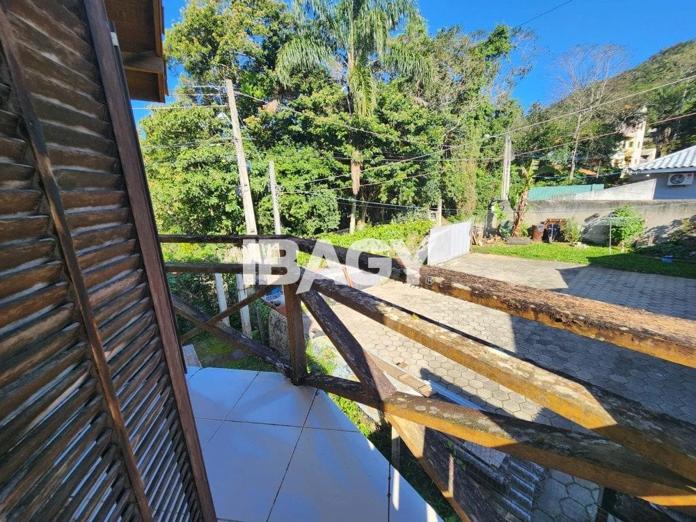 House with 3 bedrooms and a private BBQ area — photo 15